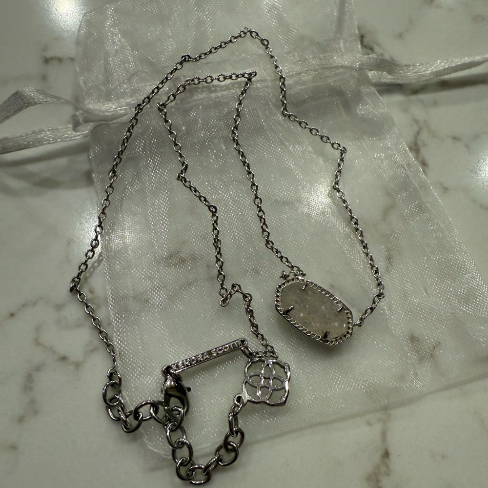 Kendra Scott necklace